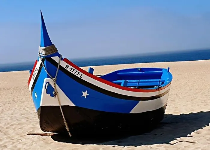 By The Πανσιόν Ναζαρέ